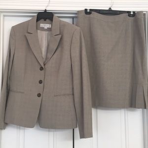 Tahari skirt suit Size 12
